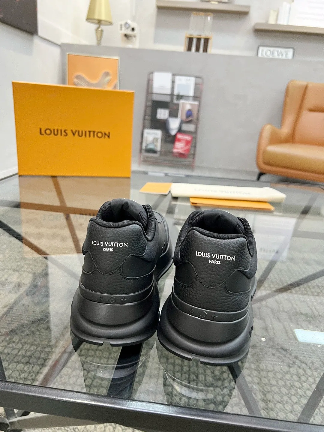Factory price: 460💰Lv🔍Top purchasing agent🇮🇹 Road The most popular sports shoes for street men are available at the same counter. The uppers are imported cowhide fabrics from Italy, high-quality spliced colorful and complex handicrafts, imported comfortable mesh linings, soles: original soles specially provided by the original factory, T men's men's shoes 💰U foam exclusive movable molded soles are super comfortable, original factory and single goods, 🔍🔍high quality, you can enter and exit the counter at will, welcome to compare, code number 38-44, (45 customized)